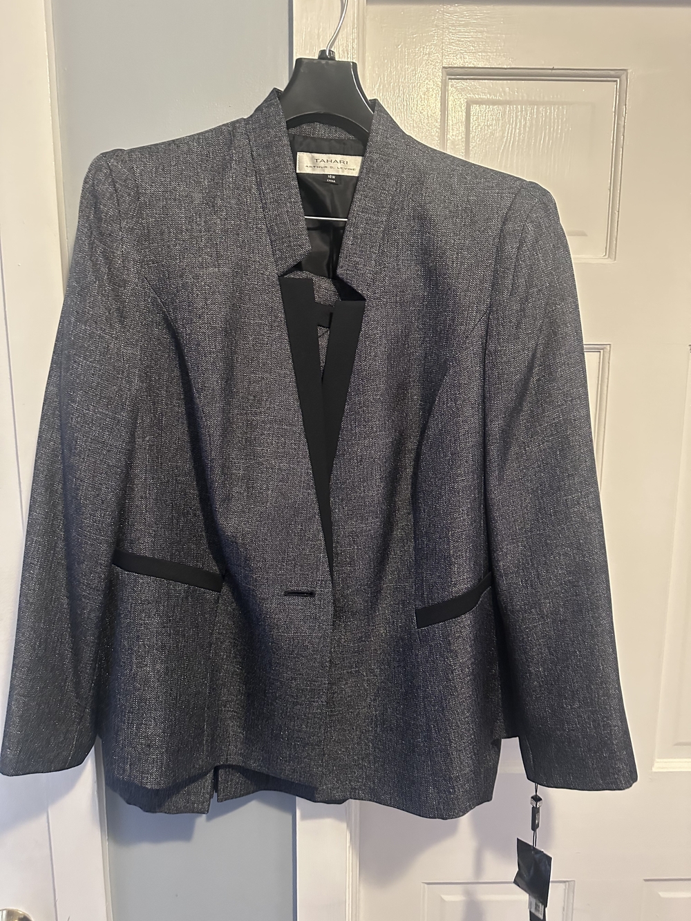 Tahari Navy Suit With Contrast Trim - 18W NWT